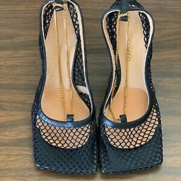 Bottega Veneta Shoes - Bottega Veneta Black Stretch pumps!